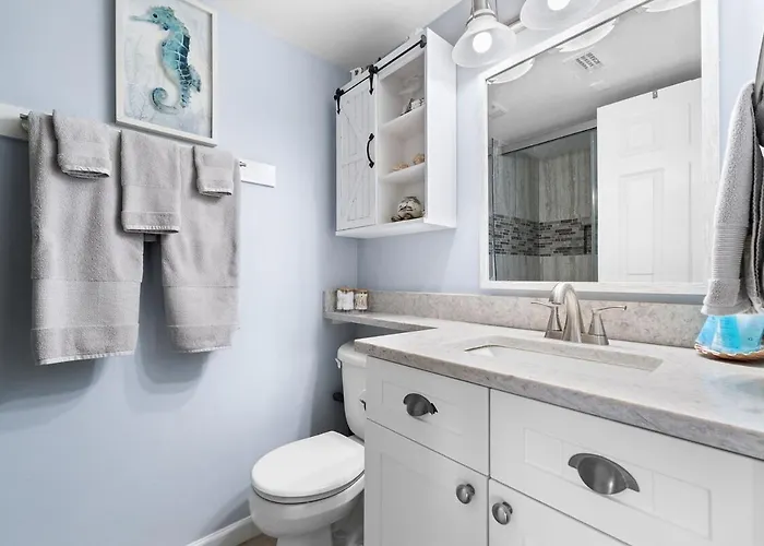 Apartment Salty Feet Retreat - Ocean Breeze East - 3 Br