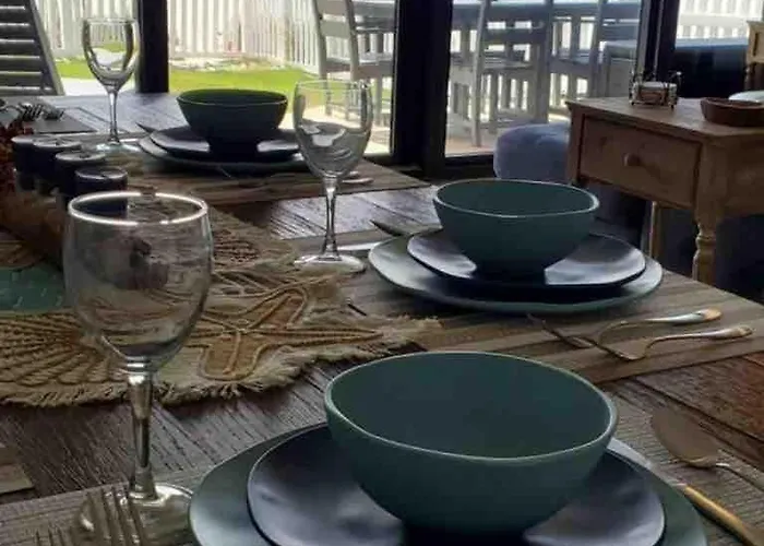 Salty Feet Retreat - Ocean Breeze East - 3 Br
