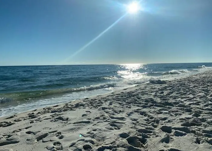 Apartment Salty Feet Retreat - Ocean Breeze East - 3 Br *