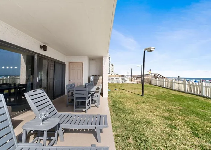 Salty Feet Retreat - Ocean Breeze East - 3 Br *