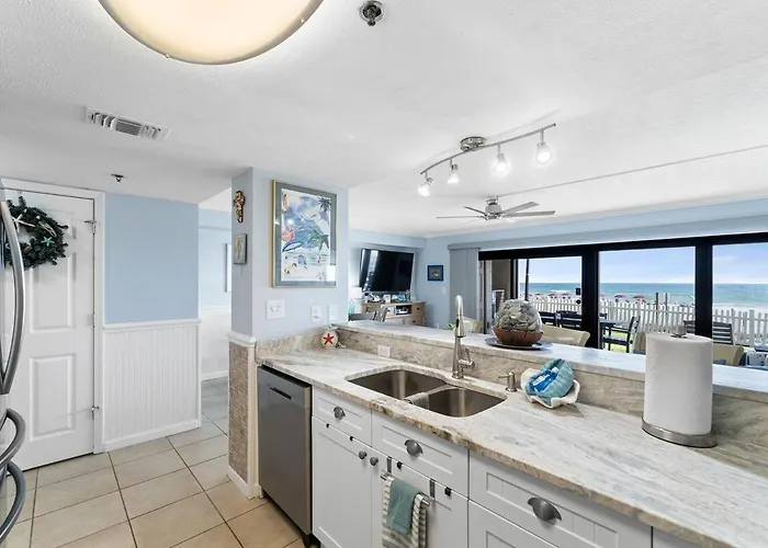 Salty Feet Retreat - Ocean Breeze East - 3 Br