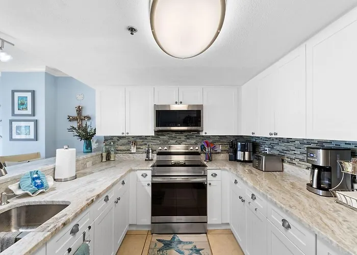 Salty Feet Retreat - Ocean Breeze East - 3 Br Apartment