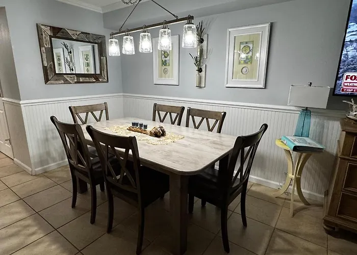 Apartment Salty Feet Retreat - Ocean Breeze East - 3 Br *