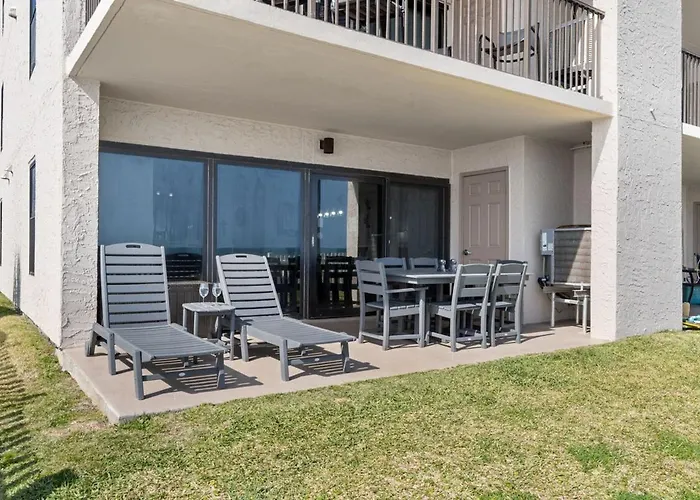 Salty Feet Retreat - Ocean Breeze East - 3 Br Apartment